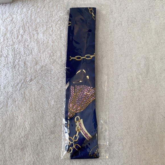 🆕NIP: Twilly Multipurpose Silk Scarf- Navy/Pink/Gold - Picture 2 of 3